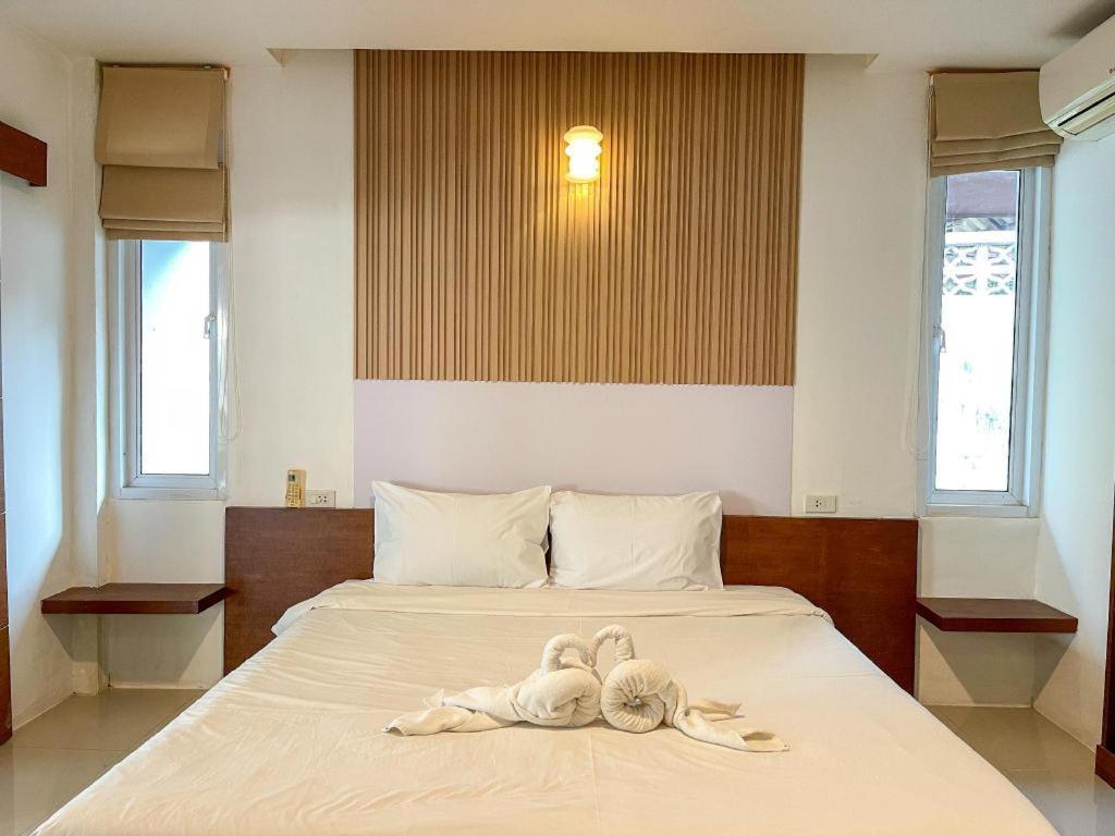 The Living Pool Hotell 3*