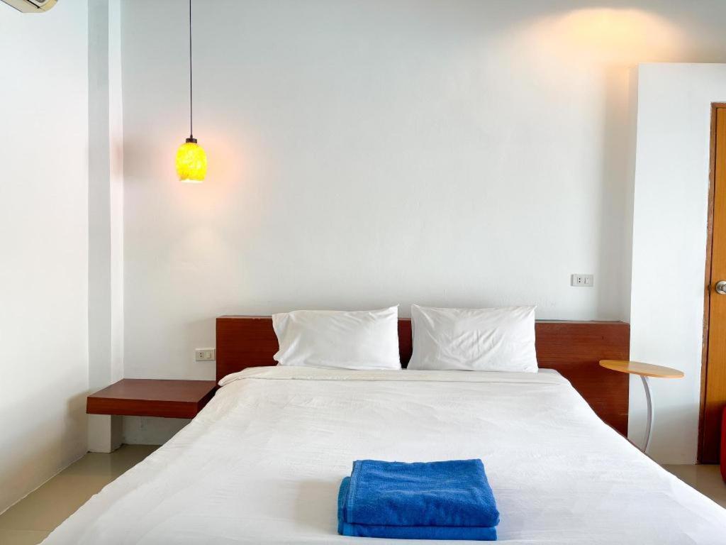 Hotell The Living Pool
