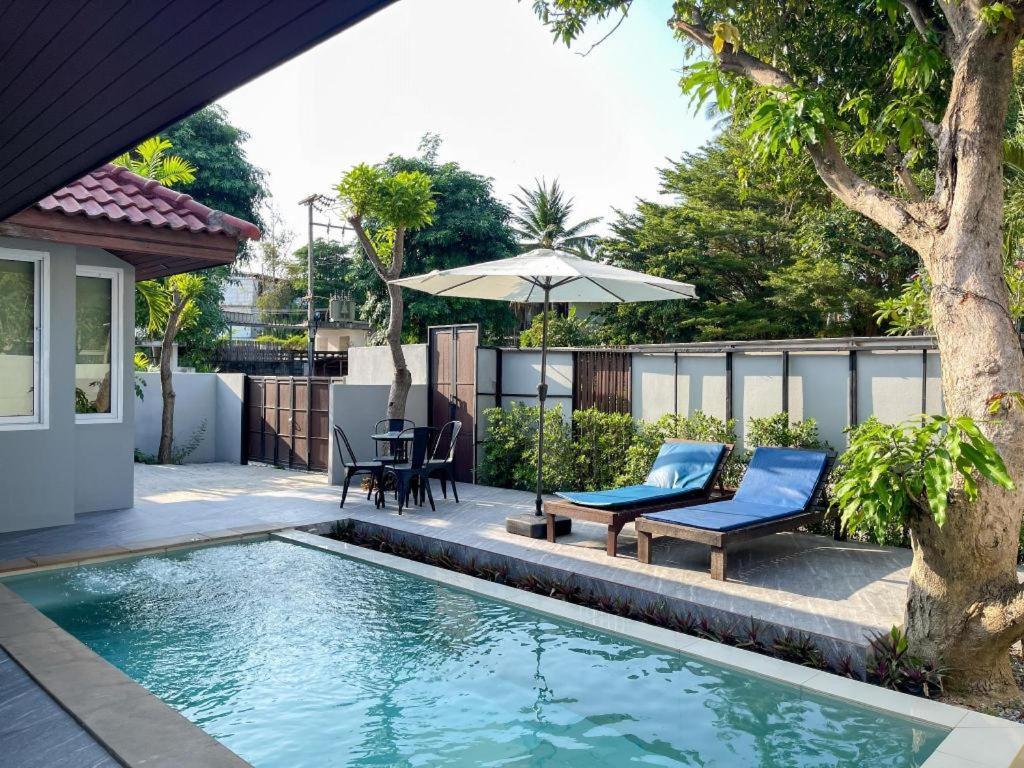 Hotel The Living Pool 3*